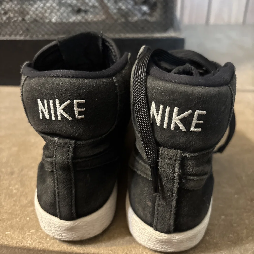 Nike Blazer Mid Premium GS Size 6.5Y Women Size 8 Black Suede Shoes 8958…